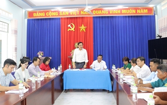 Đồng chí Lê Hữu Thọ làm việc với xã Liên Sang